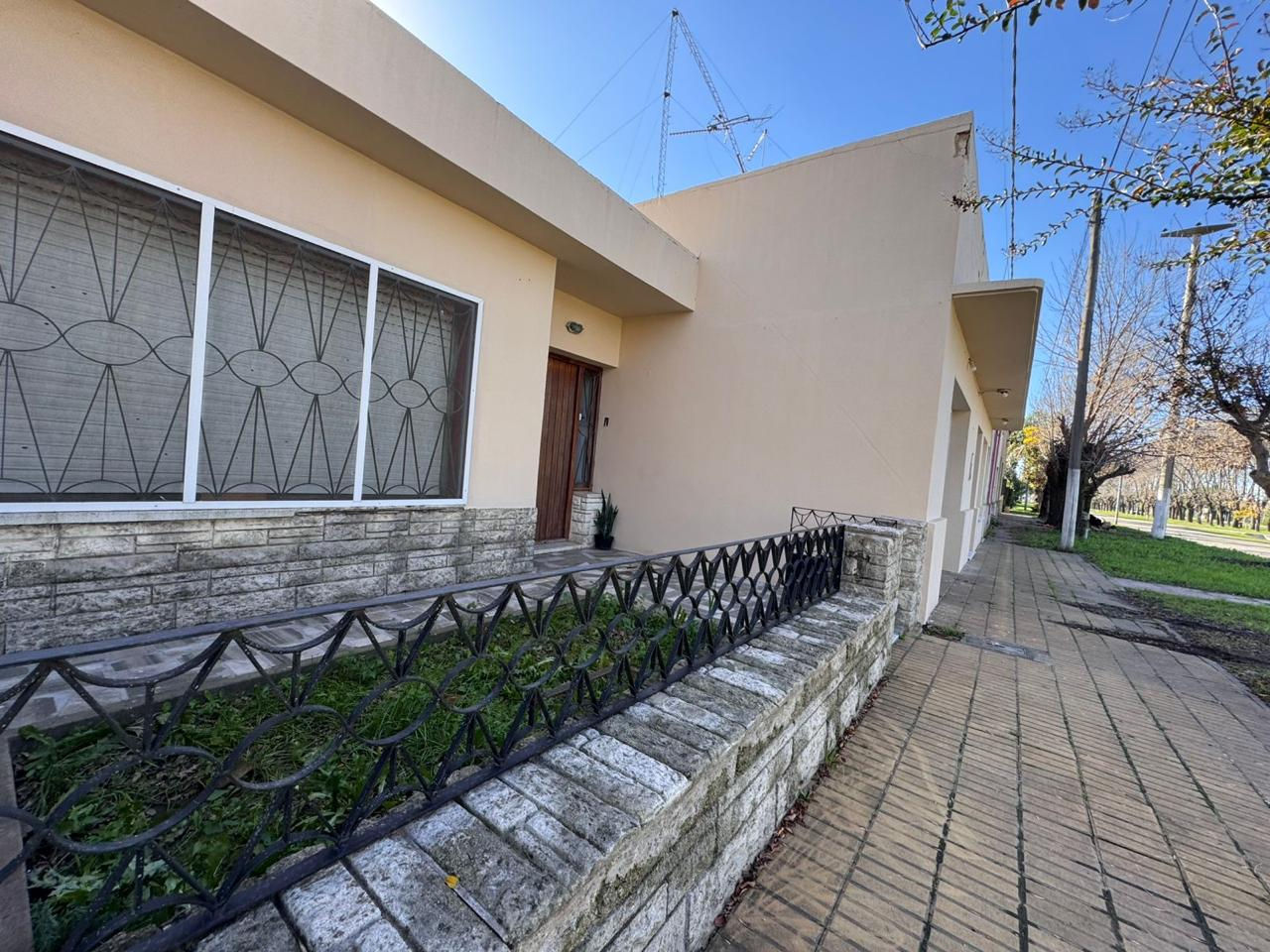 🏡 Propiedad en el corazón del pueblo de Gahan, Partido de Salto