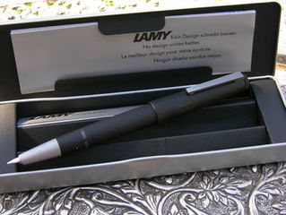 Vài dòng cảm nhận về Lamy 2000 và Sailor Kaba-Zaiku