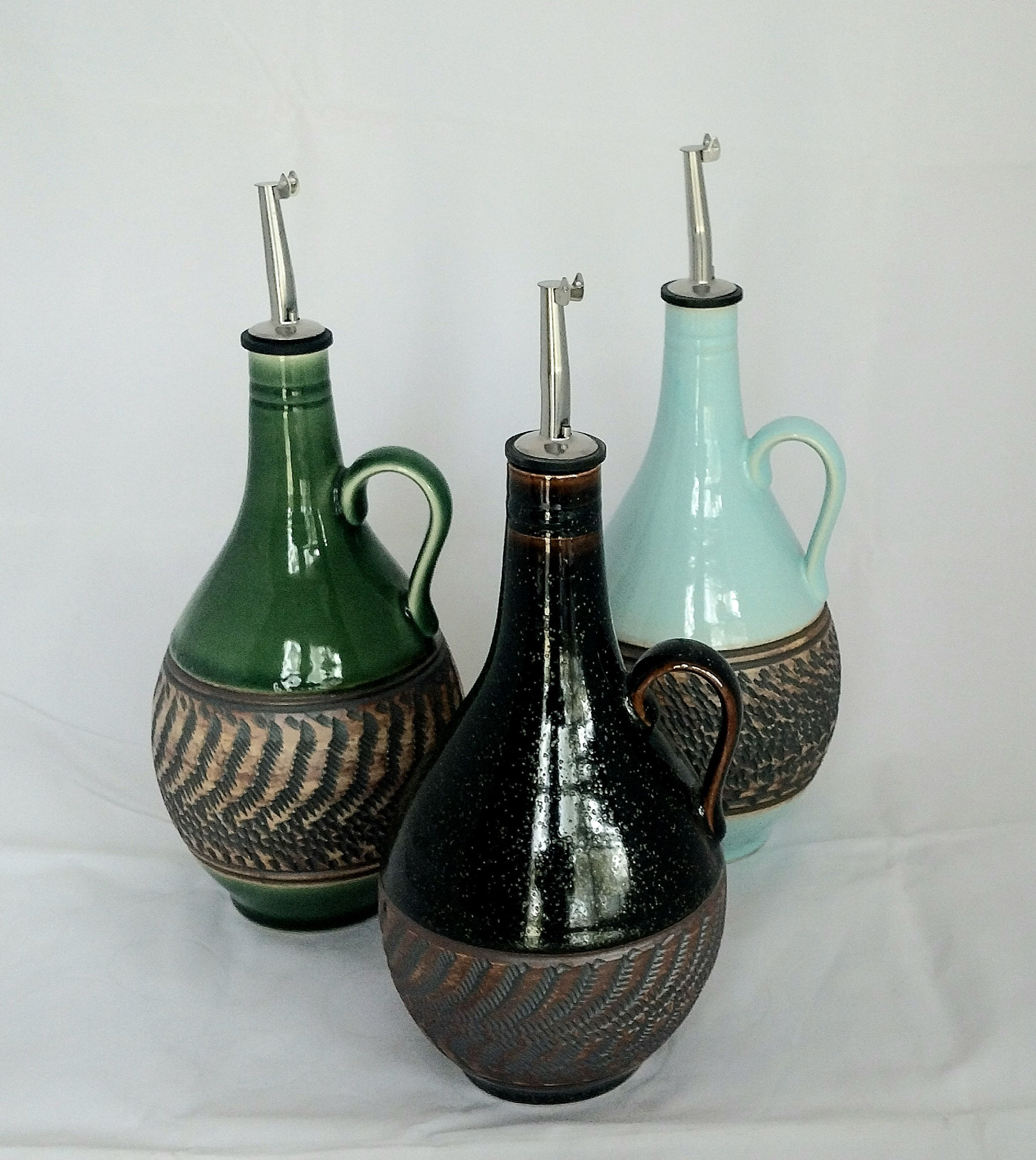 Oil Bottles with Chattering
