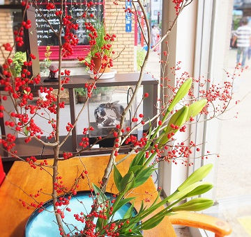 ウメモドキと百合