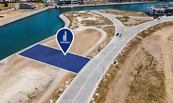 Residential lot for sale in Vivar del Cid, Mazatlán. This 650 sq m lot borders the navigation canal and is located in one of the city's most exclusive and rapidly appreciating areas. Ideal for developing a luxury residence in a private, modern, and privileged setting.