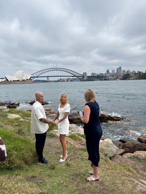 Couple marrying on mrs macquaries chair in Sydneys botanic gardens