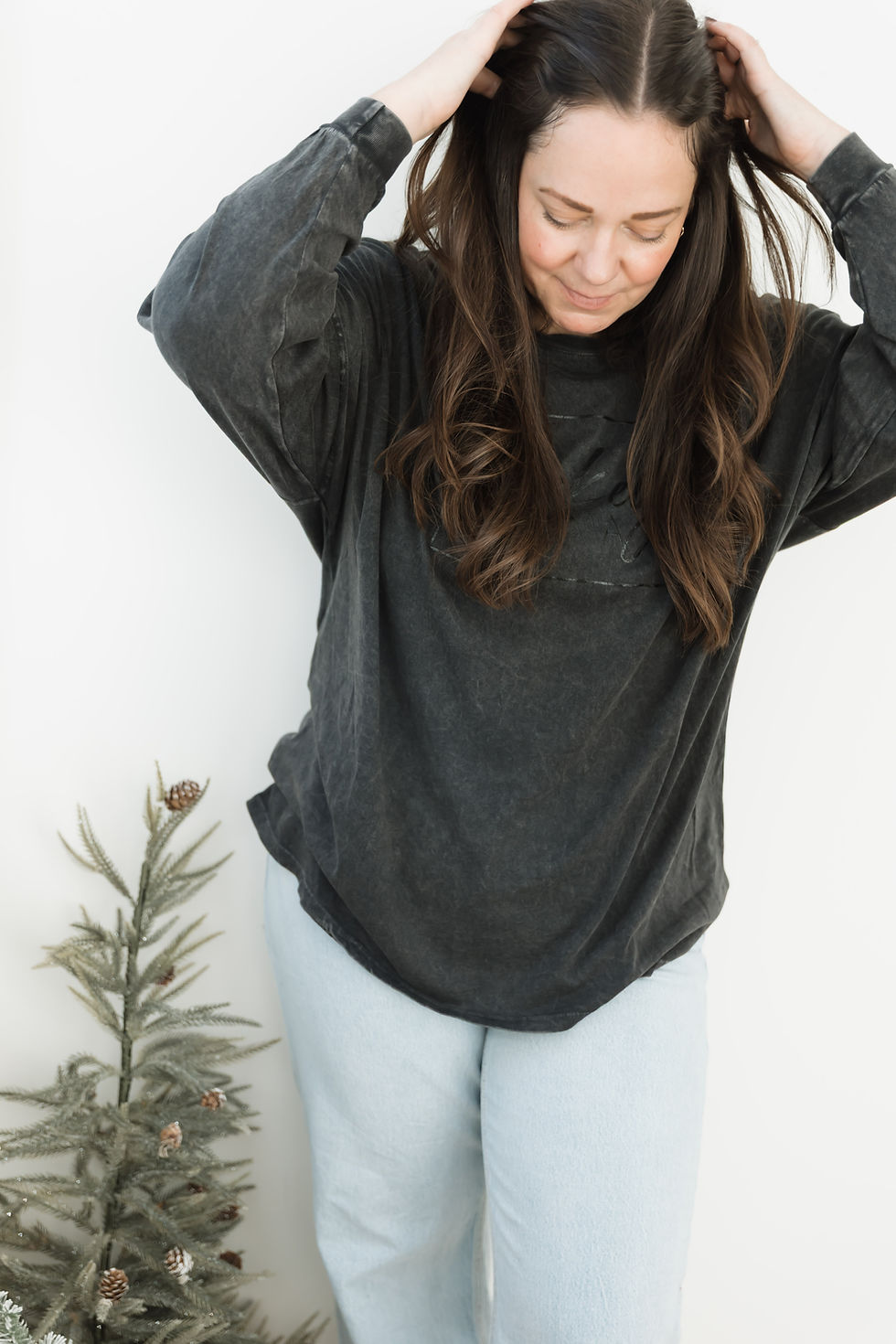 Thumbnail: HOCKEY MAMA | OVERSIZED LONG SLEEVE TSHIRT