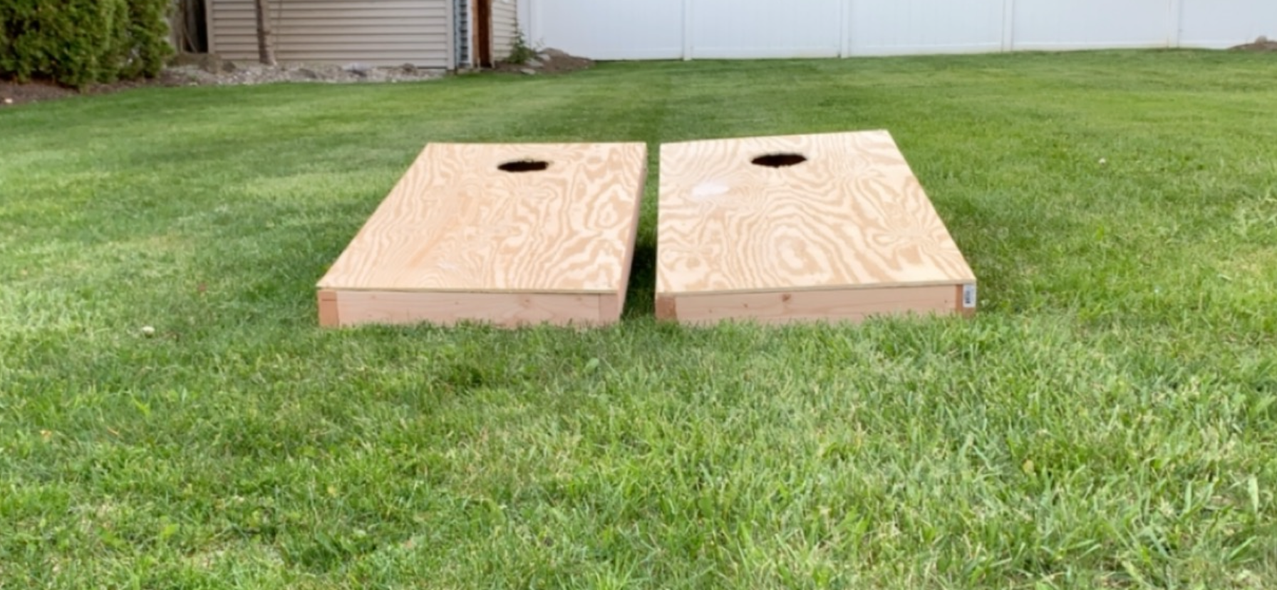 Cornhole Boards With Retractable Legs and 8 Cornhole Bags