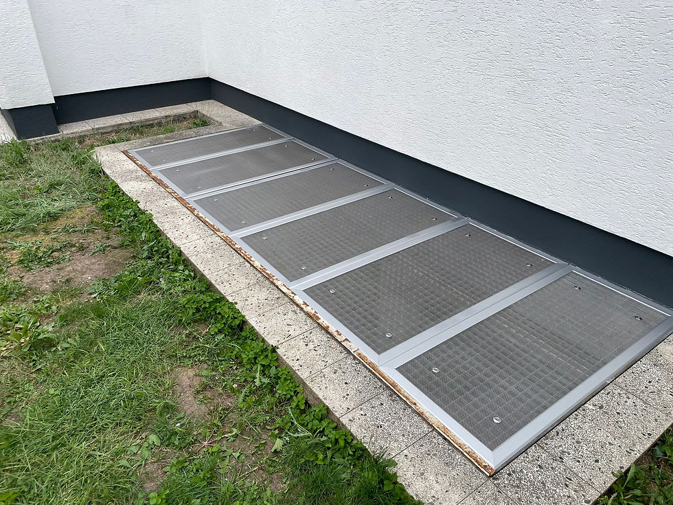 Montage von Lichtschachtabdeckungen