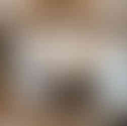 Cusine ouverte avec îlot central, bar et bibliothèque sur mesure. Cuisine Bi-colore (Rouvres)