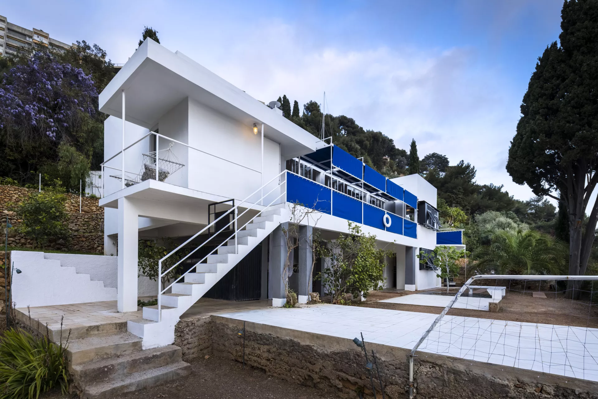 La villa e-1027 a un aspect extérieur minimaliste