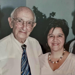 Eleonora, quando Secretária de Estado de Cultura de Minas Gerais, com o bibliófilo e mecenas José Mindlin, em Belo Horizonte, em 2006.