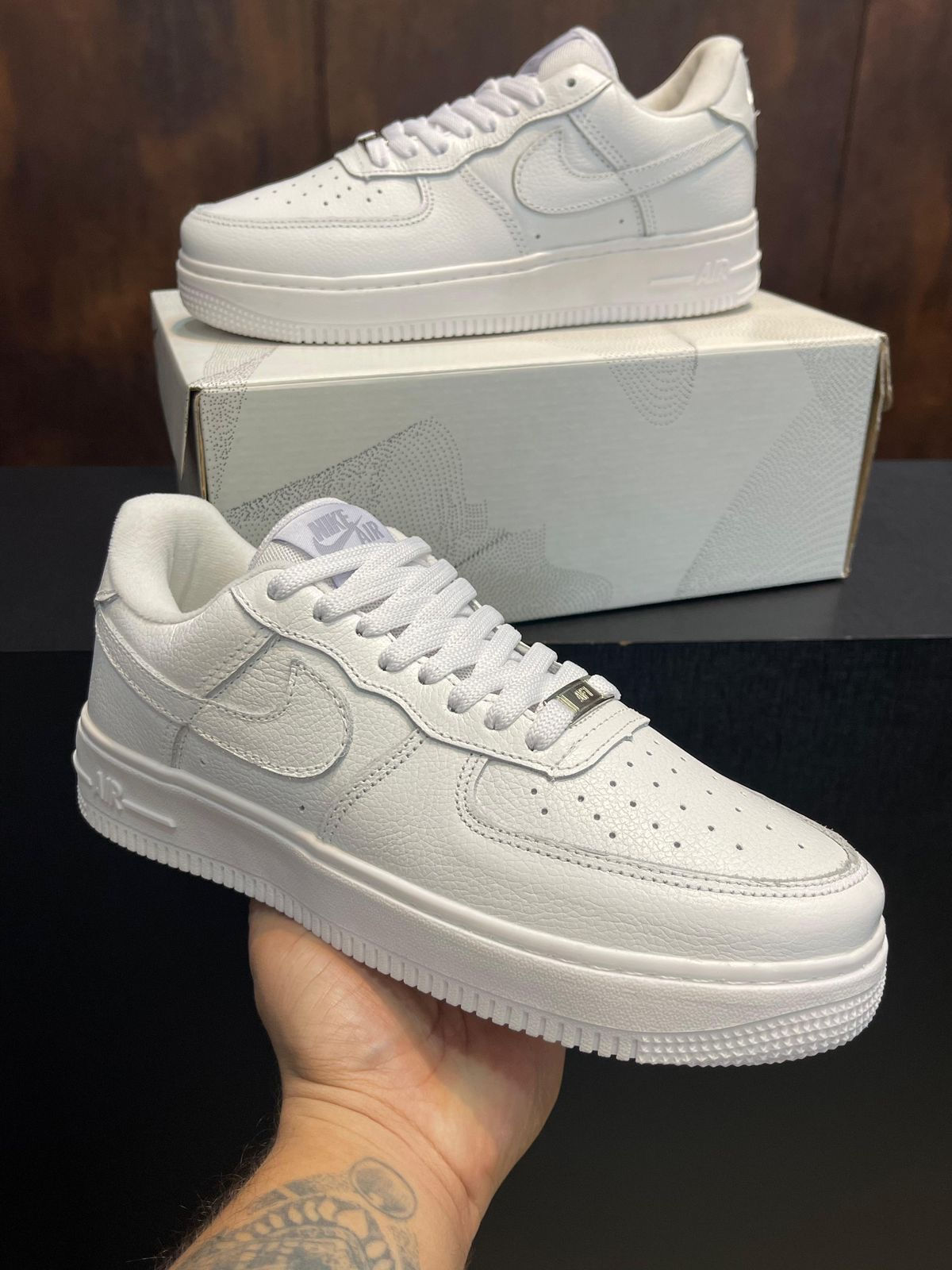 Tênis Nike Air Force 1 "07 - Couro Premium