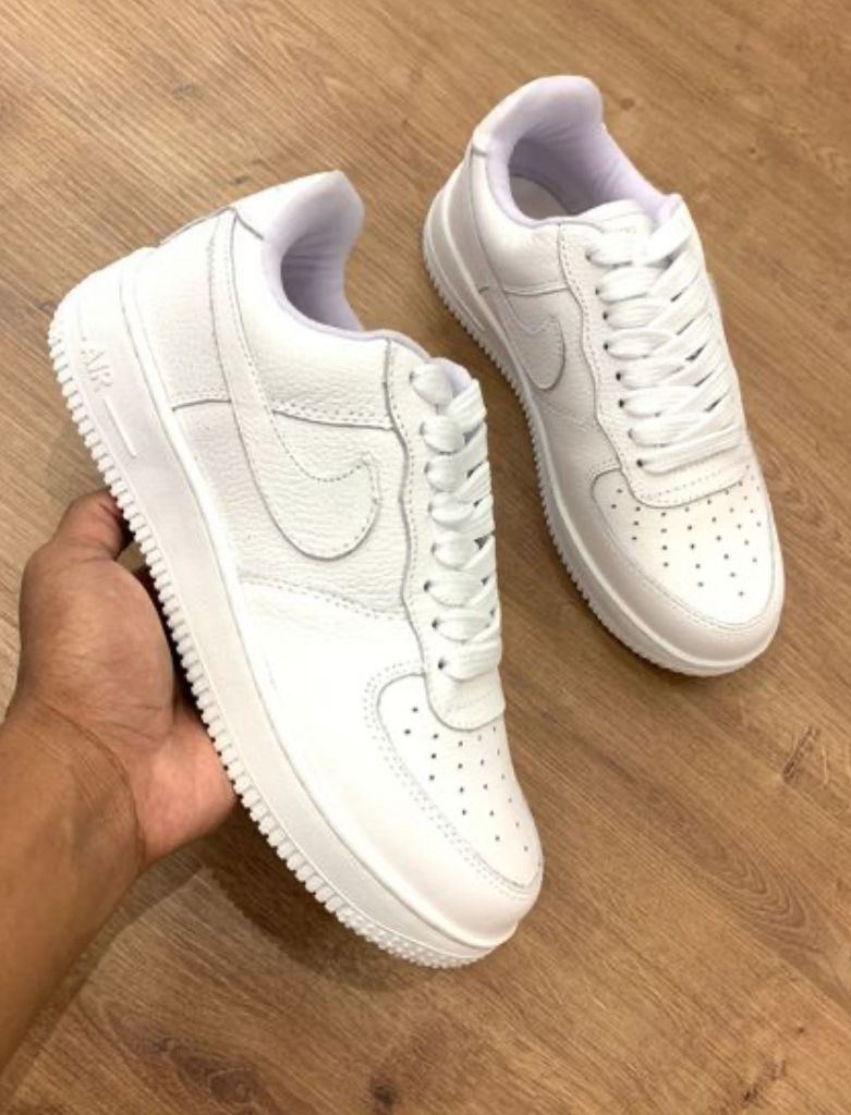 Tênis Nike Air Force 1 "07 - Couro Premium