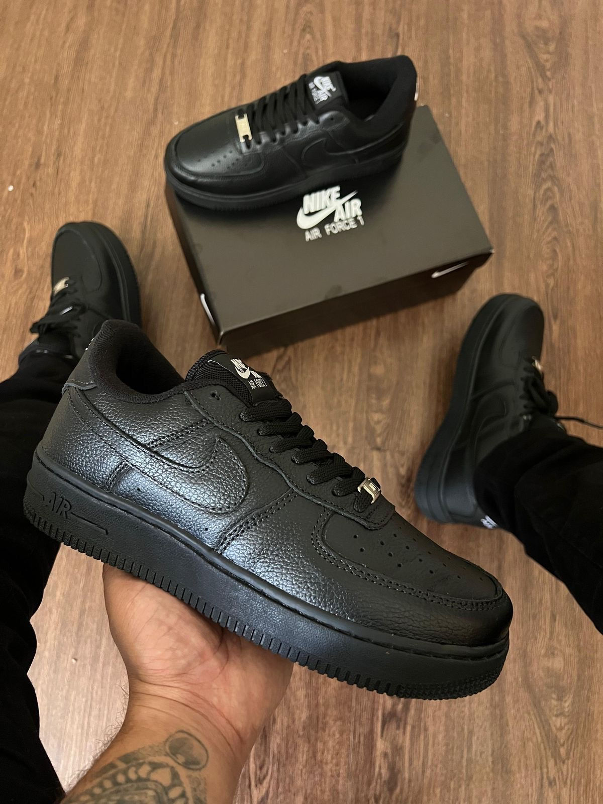 Tênis Nike Air Force 1 "07 - Couro Premium