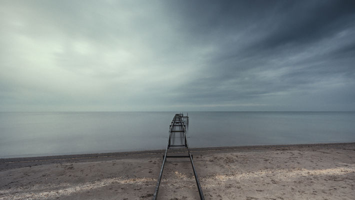 Vinterbadebro uden brædder ved Bratten Strand, Nordjylland