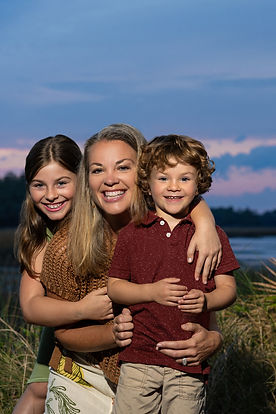 mama-life-oils-and-wellness-owner-with-kids