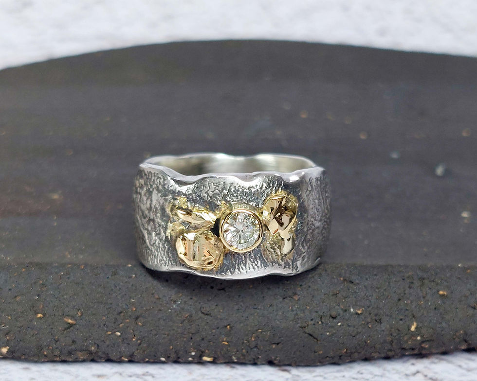 Thumbnail: Vintage Diamond Ring in Silver & 18ct Gold