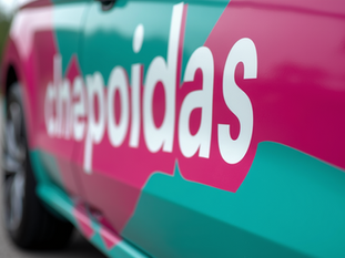 🚚 La Publicidad en Movimiento: Cómo la Rotulación Vehicular Impulsa tu Marca con el Apoyo de la IA