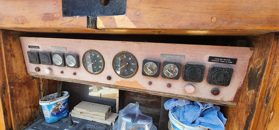 SHIP STEERING INSTRUMENTATION GAUGES PANEL