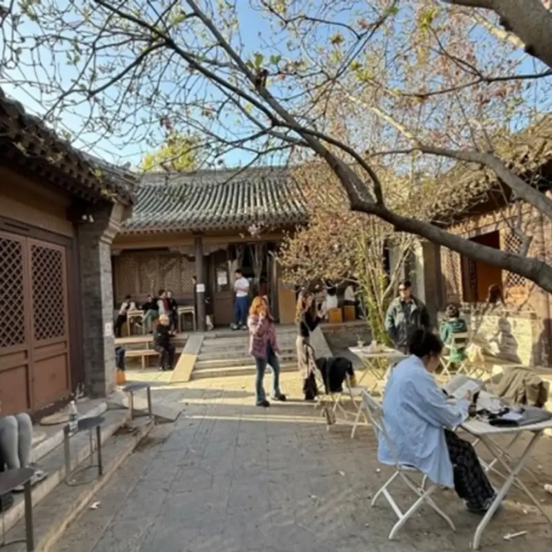 Courtyard seating at VOYAGE COFFEE in Nanluoguxiang