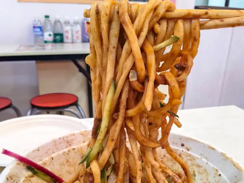 heiba zhajiangmian noodles lifted with chopsticks