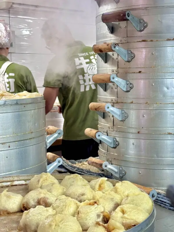 Freshly steamed halal meat buns being prepared at Hongji Snack Shop on Niujie Food Street