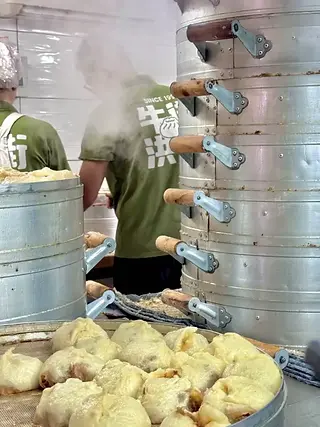 Freshly steamed halal meat buns being prepared at Hongji Snack Shop on Niujie Food Street