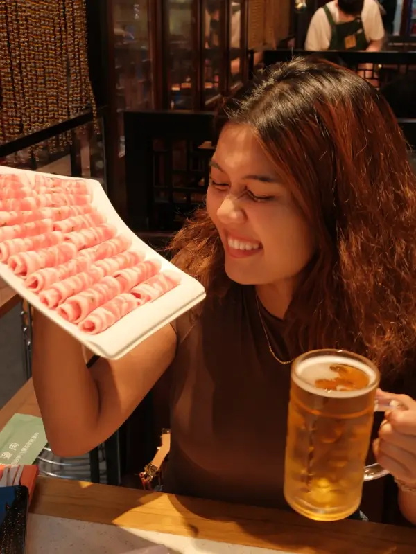 Thin lamb slices served with beer for Beijing style shuanyangrou