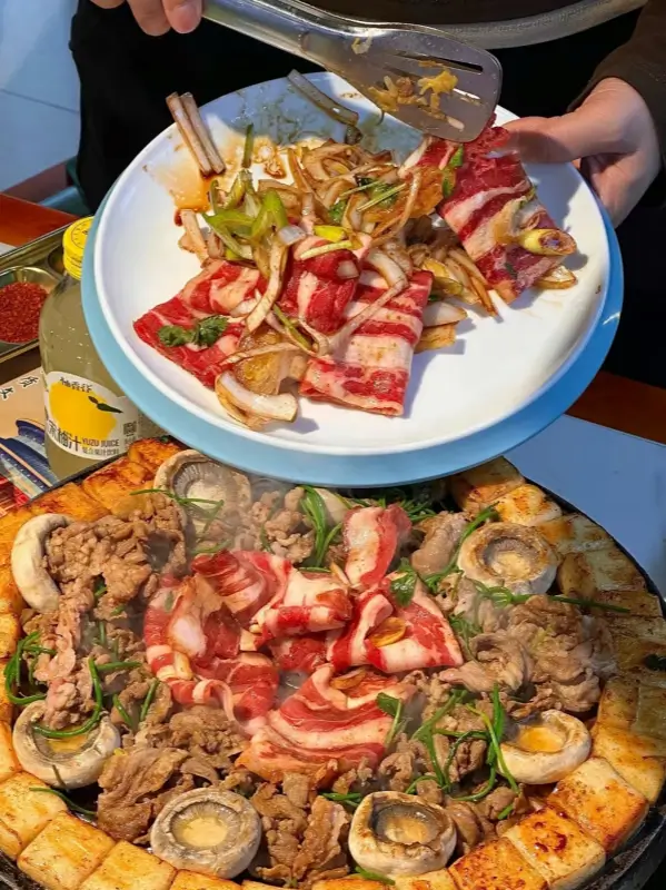 Fresh lamb and beef slices prepared for zhizi kaorou barbecue