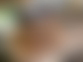 Tallando nuestro logo en madera reciclada * Carving our logo on recycled wood.