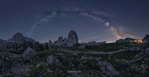 Le Cinque Torri sotto il ponte di stelle..jpg