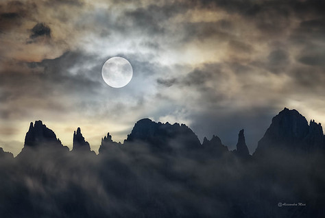Luna sopra gli Spalti del Dio Thor.jpg