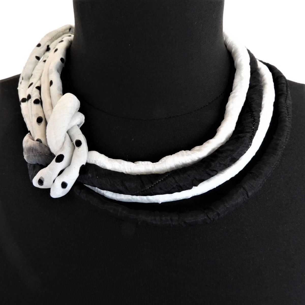 Collana di seta Pauline nero/bianco 48cm