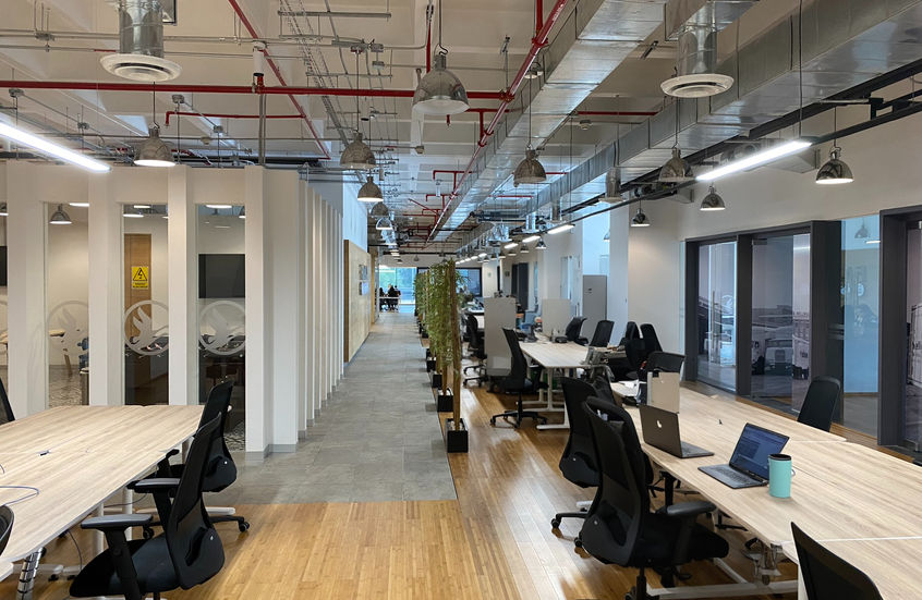 Arquitectura diseño y construccion. Arquitectura de Oficinas. Arquitectura moderna. Diseño de oficinas. Torre de alta gama. Torre de alto nivel. Torre corporativa. Remodelación de oficinas