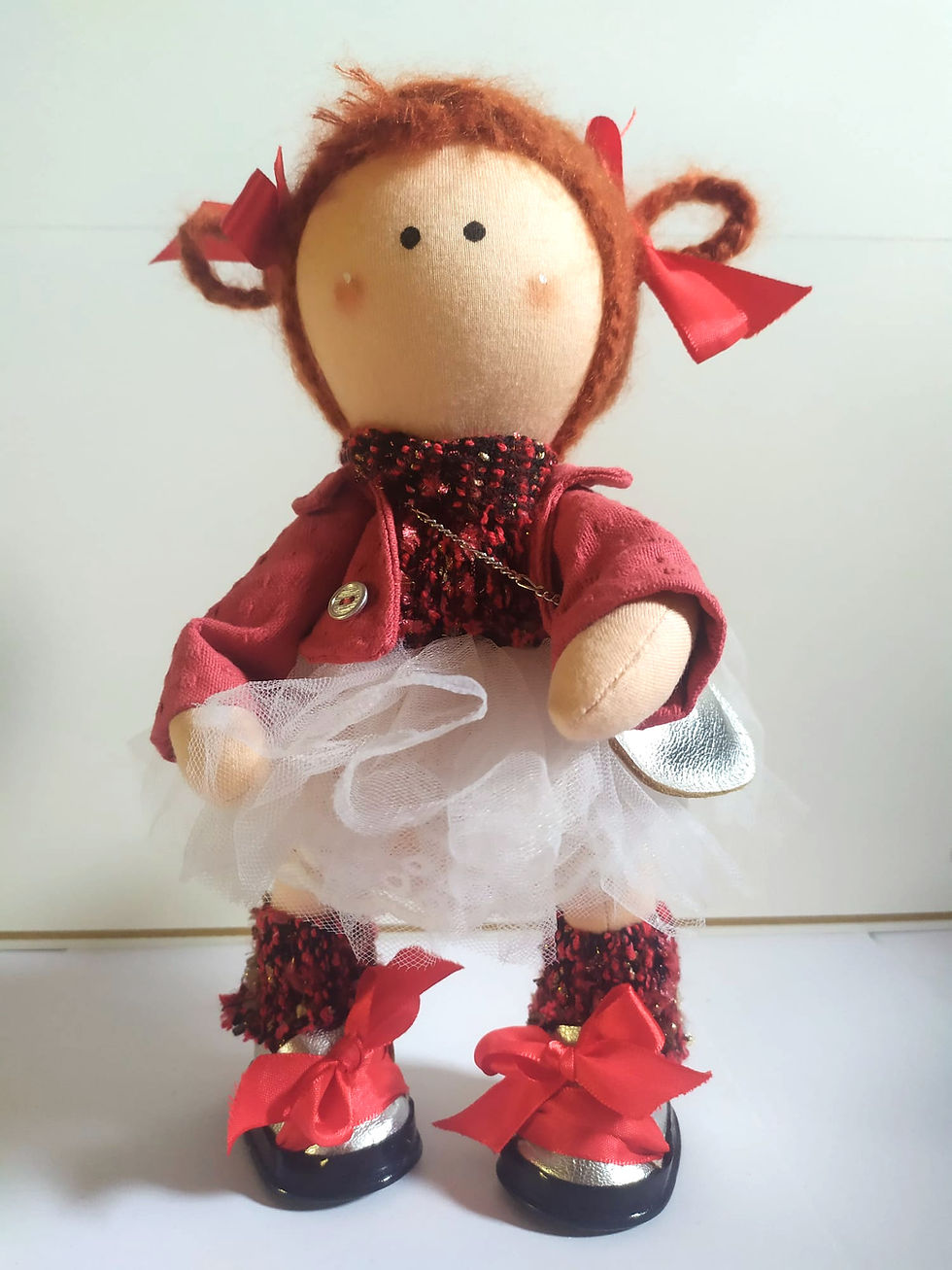 Bambola Vera- rossa, tulle