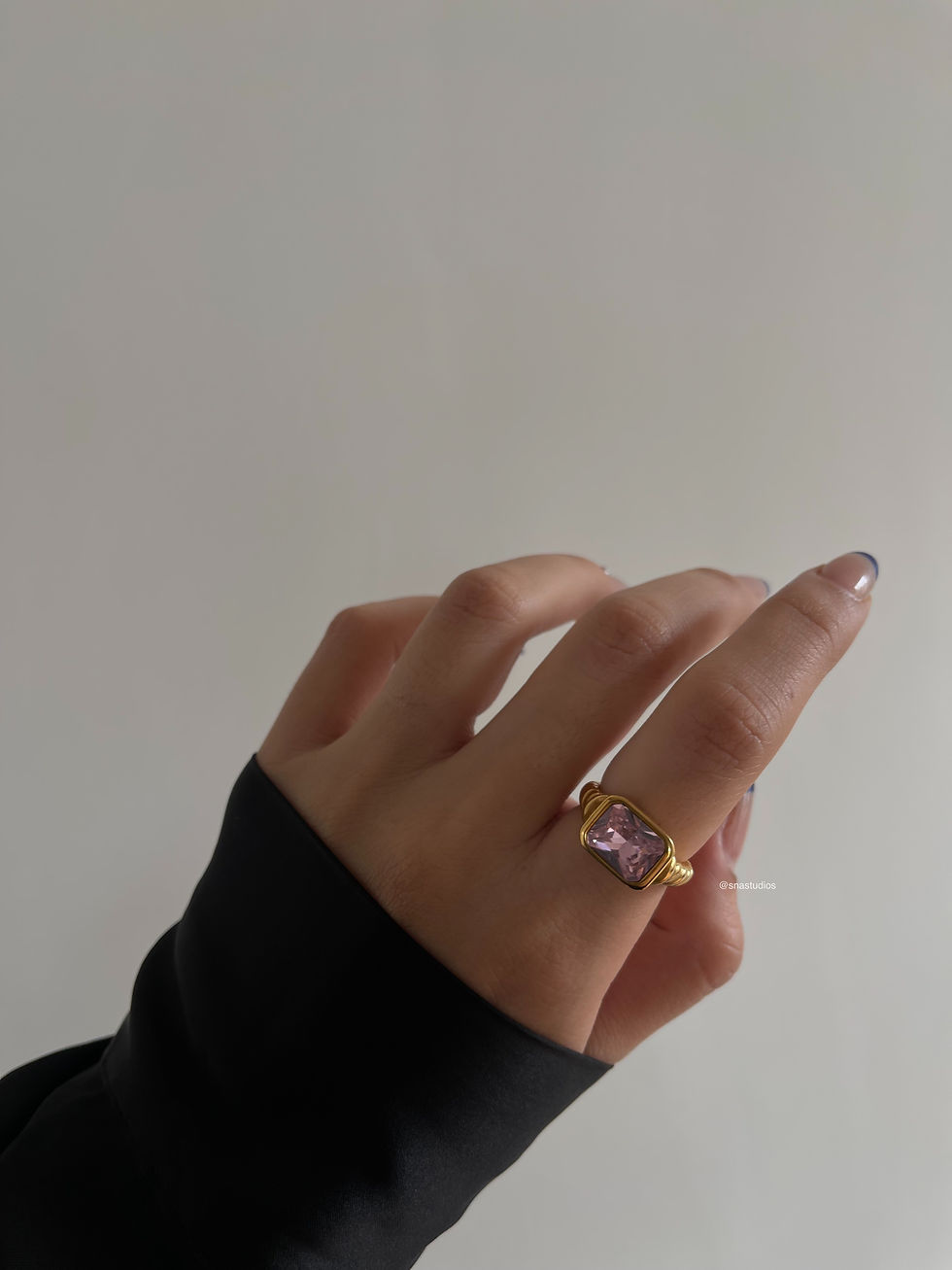 Thumbnail: CLEO RING