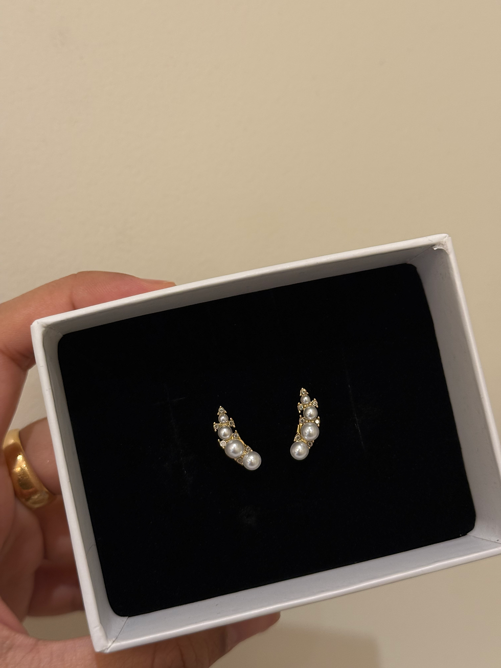 Thumbnail: LULU PEARL STUD