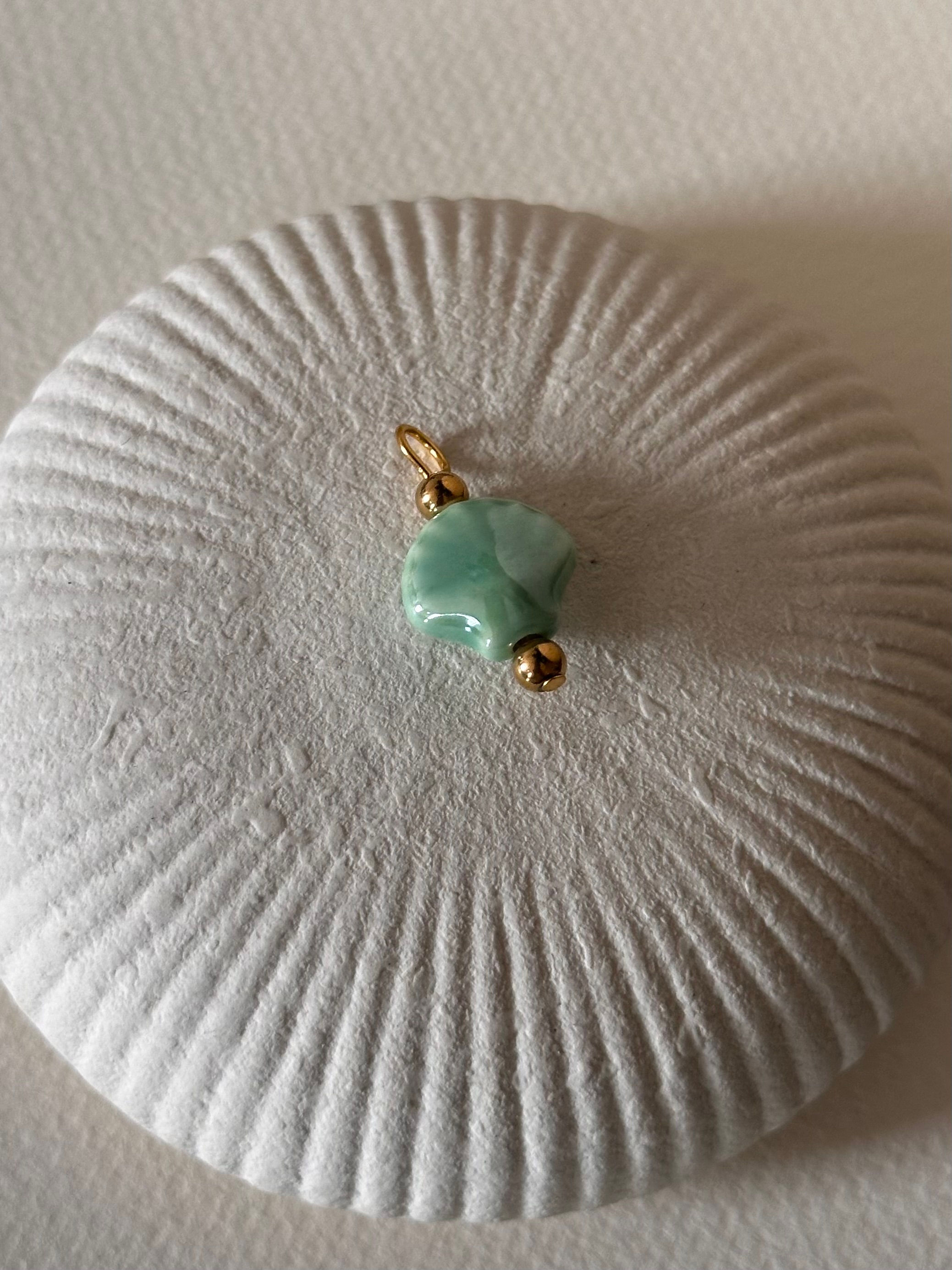 BAROQUE SHELL PENDANT