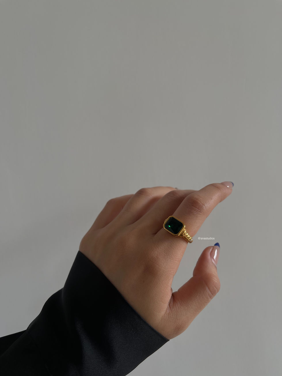 Thumbnail: CLEO RING