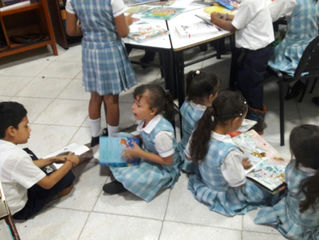 Los niños disfrutan de la colección semilla