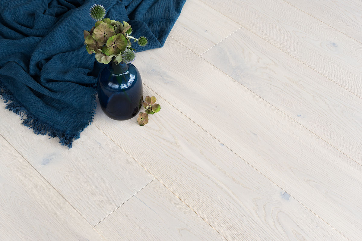 CRYSTAL WHITE HERITAGE WIDE PLANK