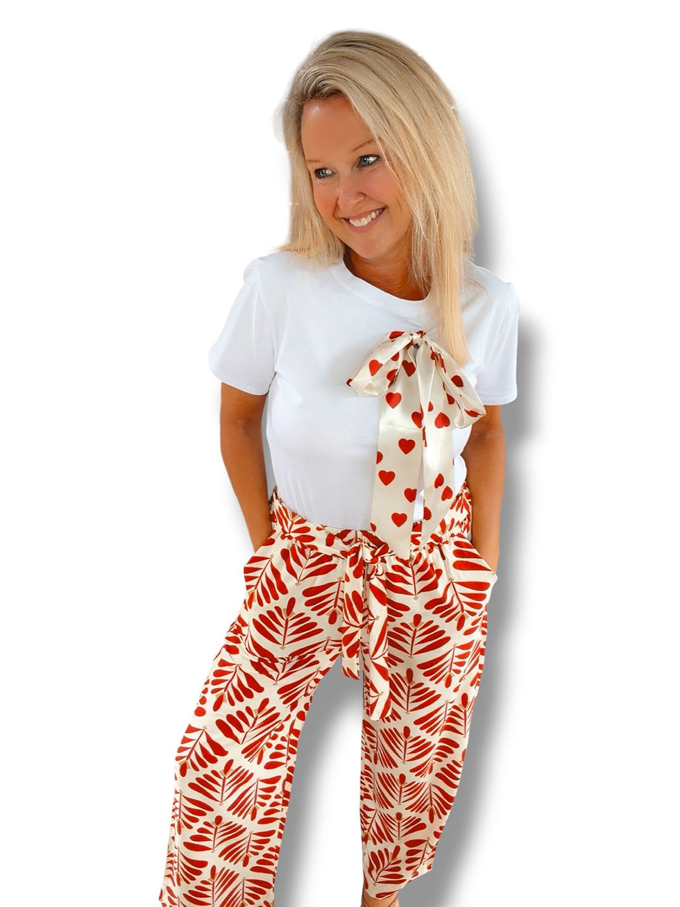 Thumbnail: T-shirt wit met satijnen strikje hartjes