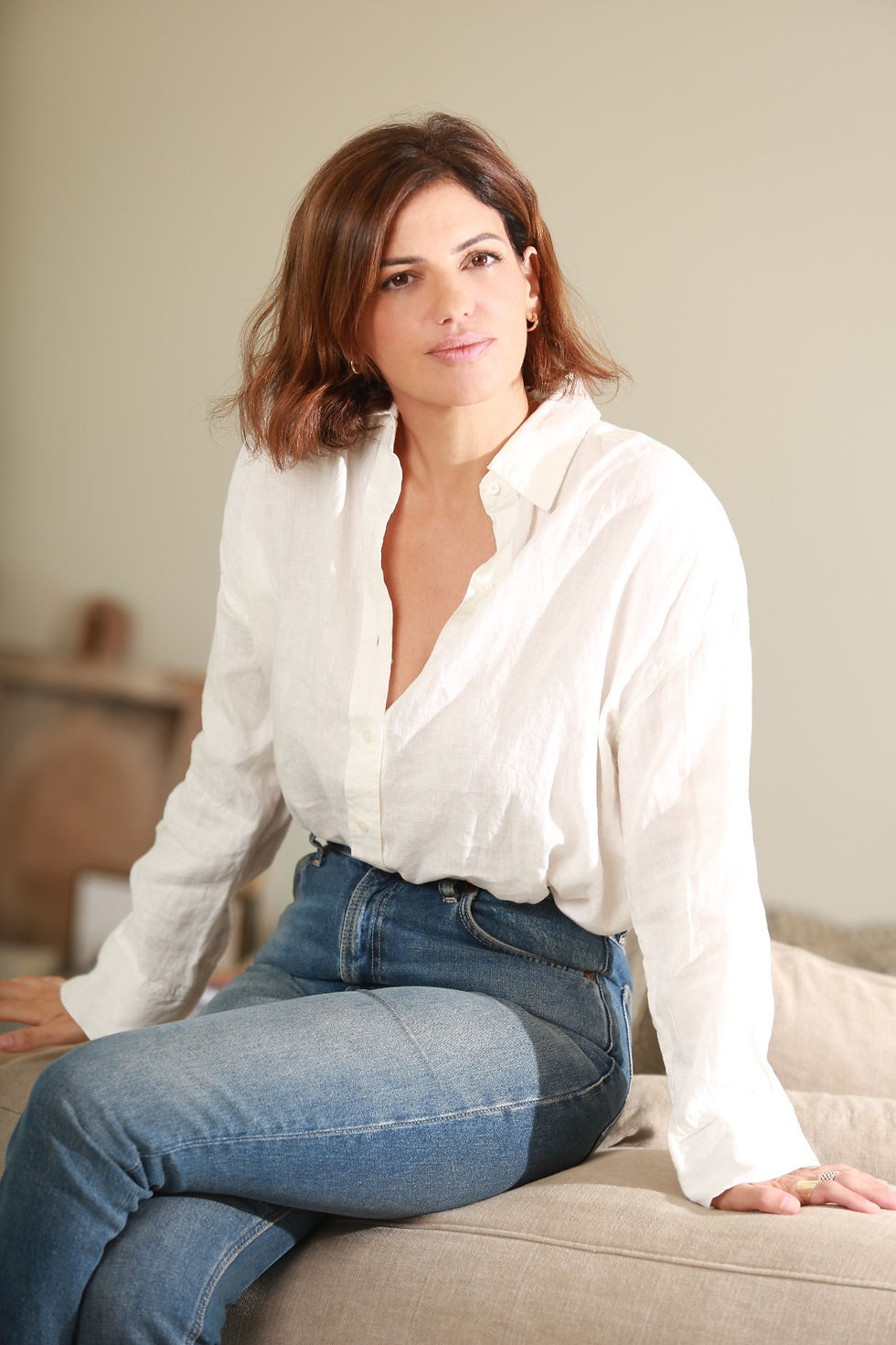 anat lazar sitting