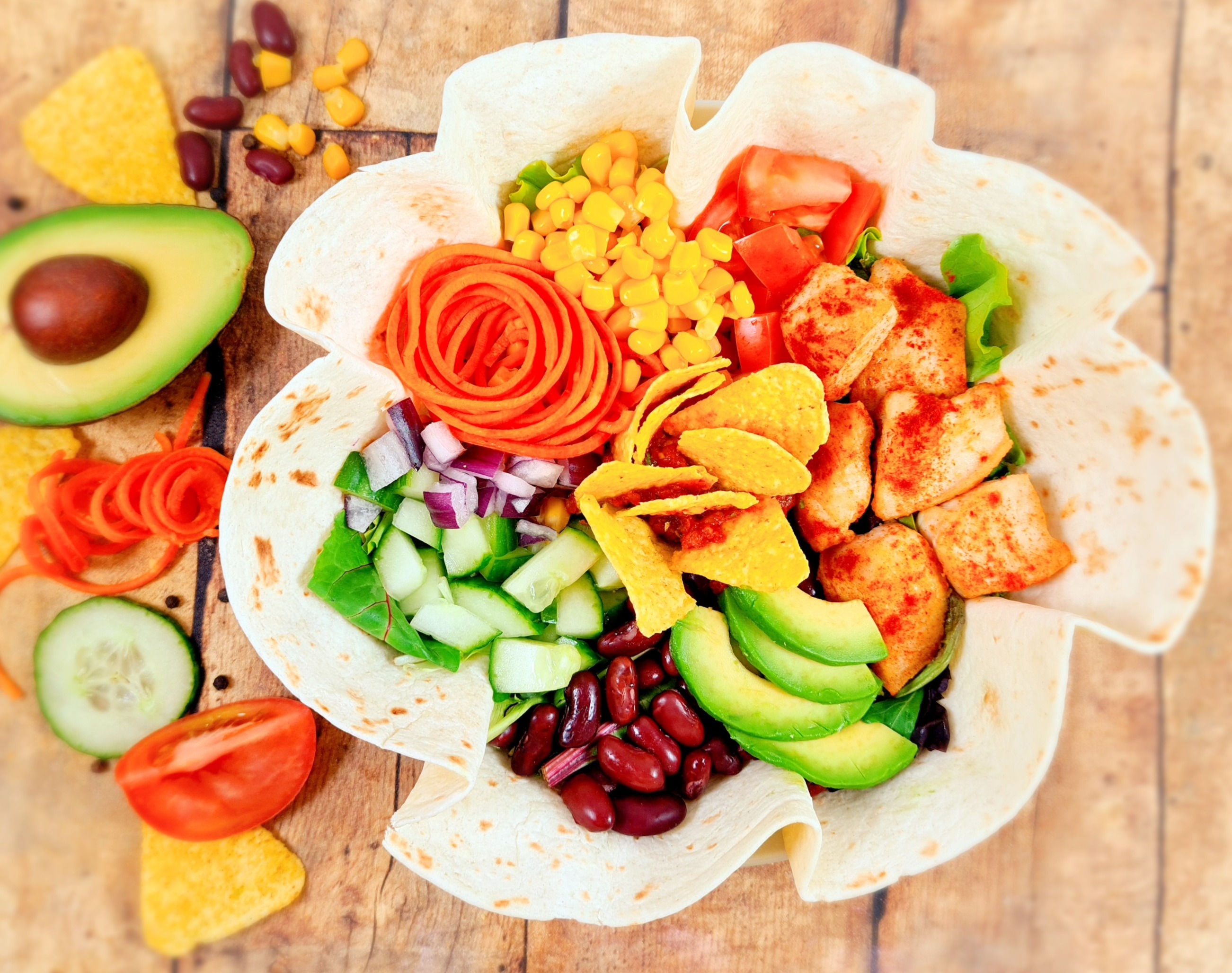 Burrito-Salat in einer Tortilla-Schale