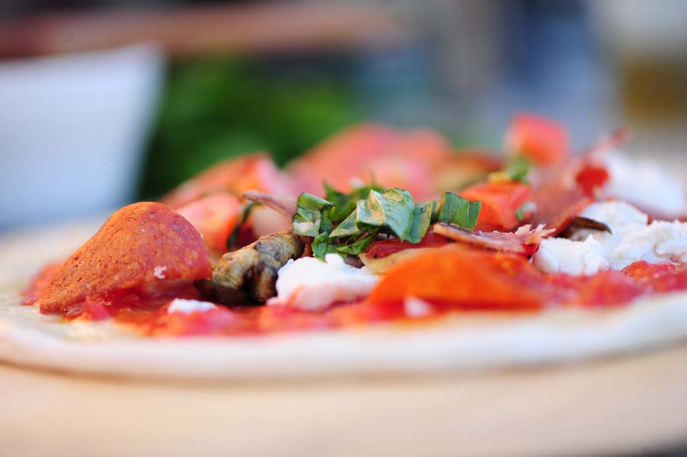 pizza 900 mobile wood fired pizza catering. wedding and event caterin