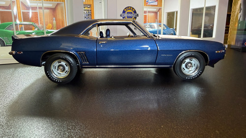 1:18 Scale Highway 61 1969 Camaro Rally Sport Z/28 in Dusk Blue