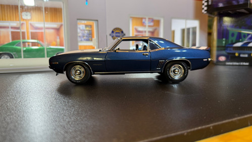 1:18 Scale Highway 61 1969 Camaro Rally Sport Z/28 in Dusk Blue