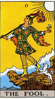 Suurten salaisuuksien eli major arkanan (major arcana) aloittava kortti The Fool eli Narri tai Haaveilja