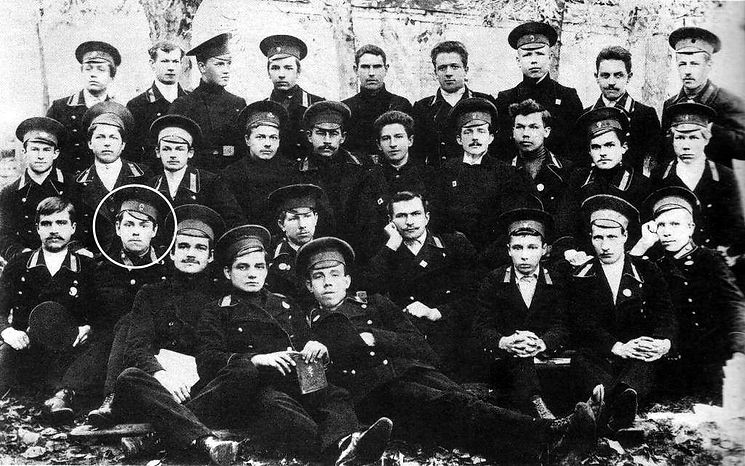 alt-Александр Василевский среди учащихся Костромской духовной семинарии