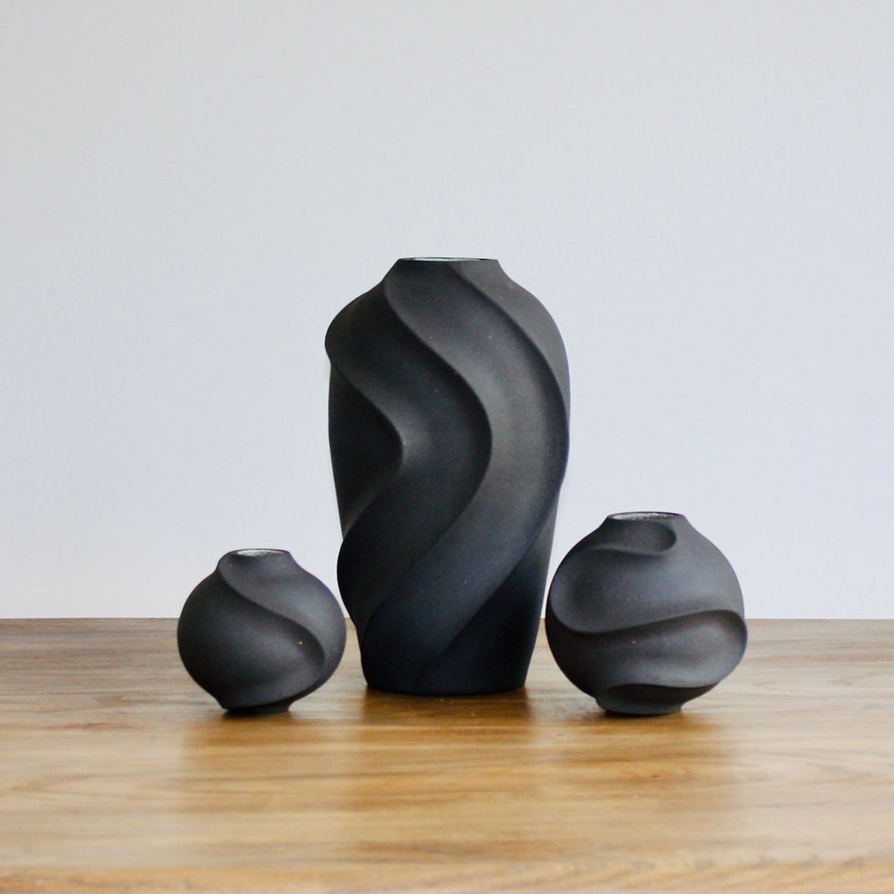 Thumbnail: Large black Flow Vase