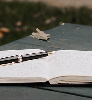 Notizbuch und Stift