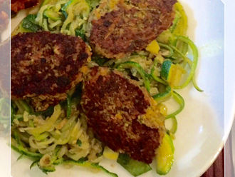 TEMPEH & BROCCOLI PATTIES WITH ZUCCHINI NOODLES - Tasty Thursday