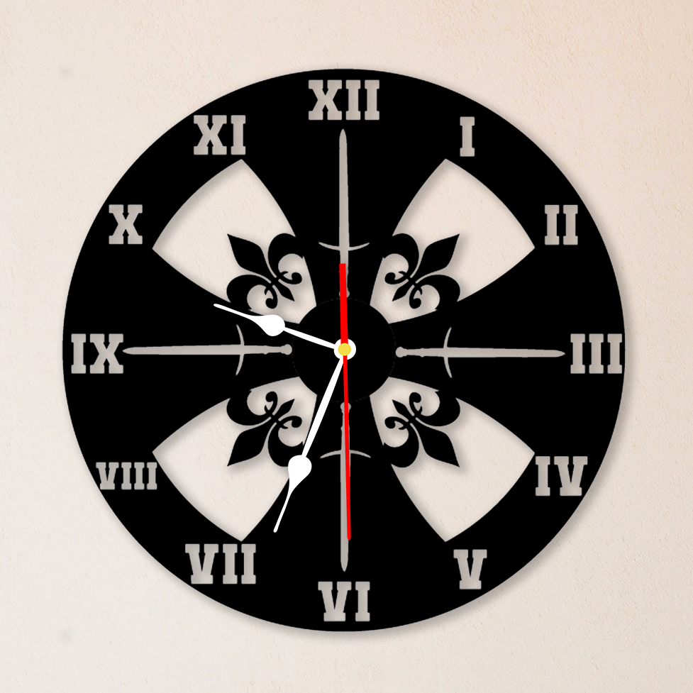 Horloge - Fleurs de Lys, Épées et Chiffres Romains – Médiévale